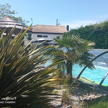 Bed and Breakfast Mas des Vignes Piscine chauffée Le Champ-Saint-Pere Esterno foto