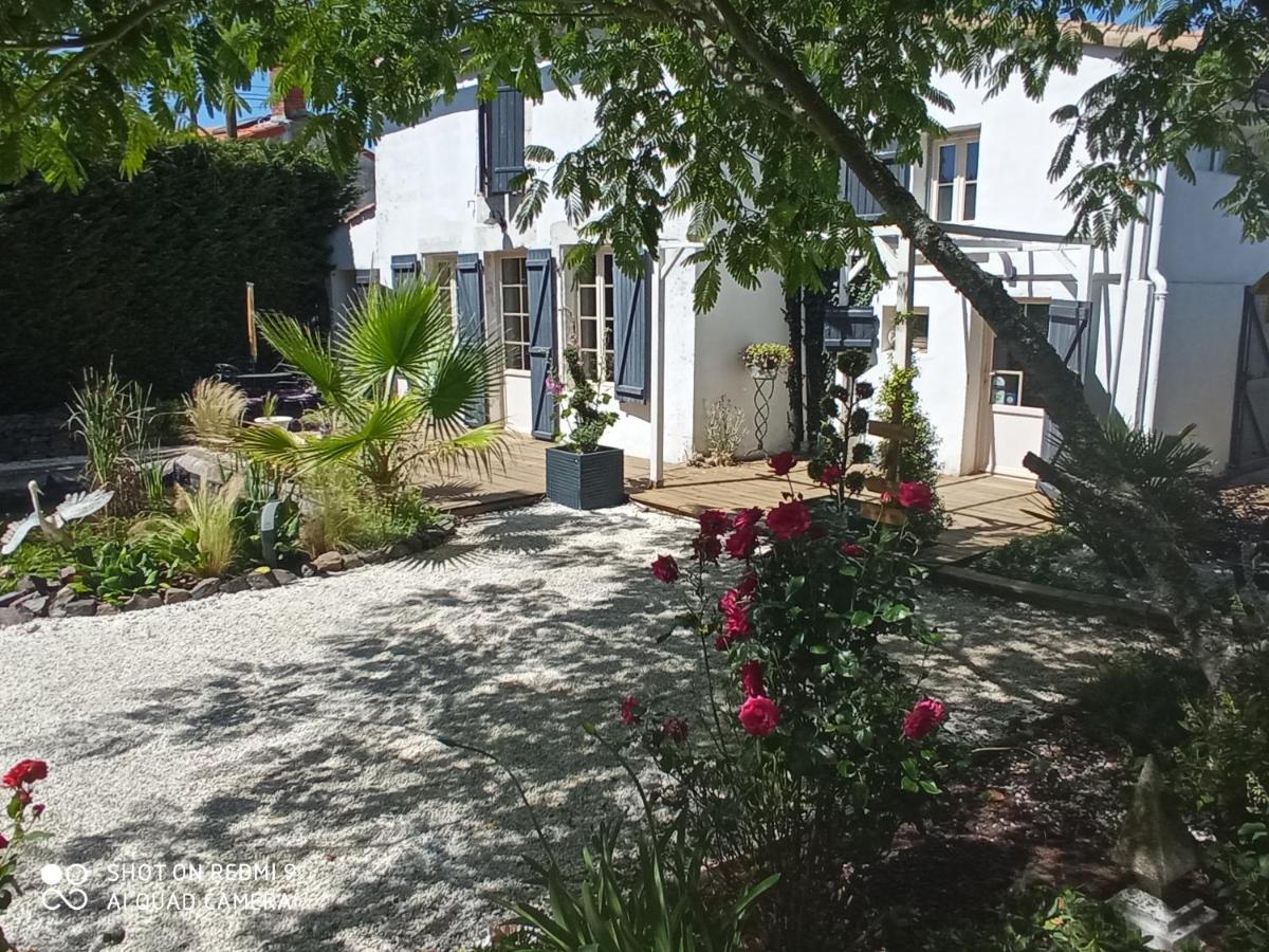 Bed and Breakfast Mas des Vignes Piscine chauffée Le Champ-Saint-Pere Esterno foto
