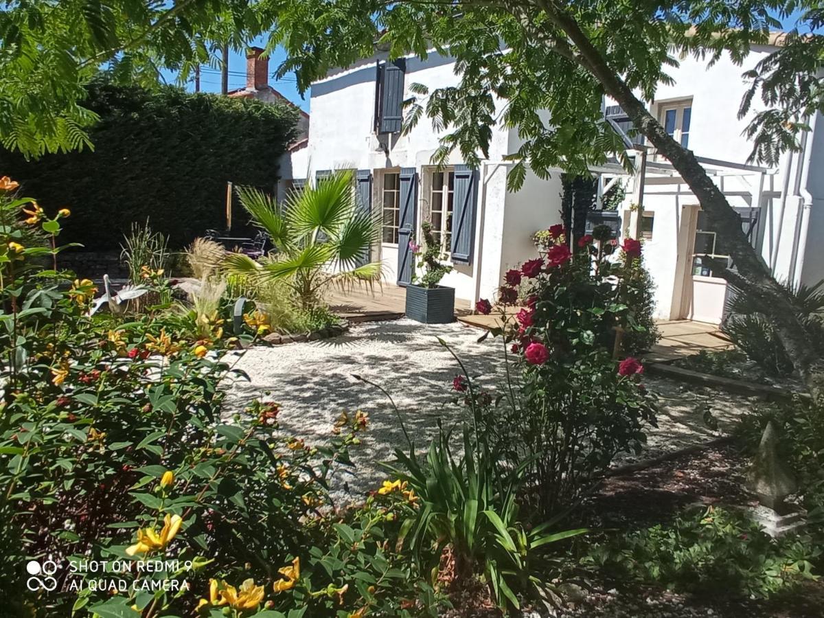 Bed and Breakfast Mas des Vignes Piscine chauffée Le Champ-Saint-Pere Esterno foto